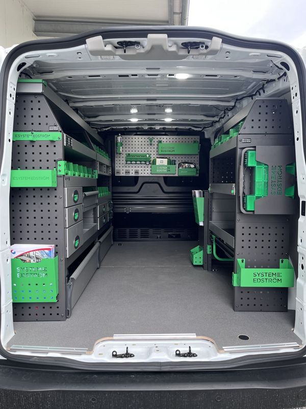 Regal mit Schubladen und Systainer-Fächern im Kastenwagen